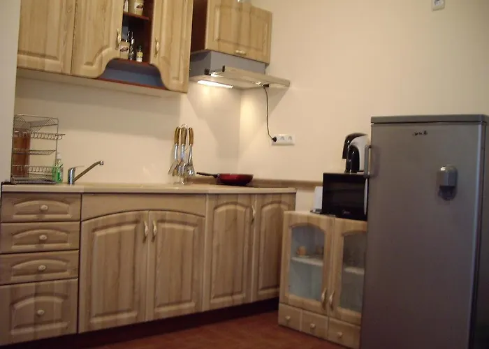 Private In Privilige Elenite